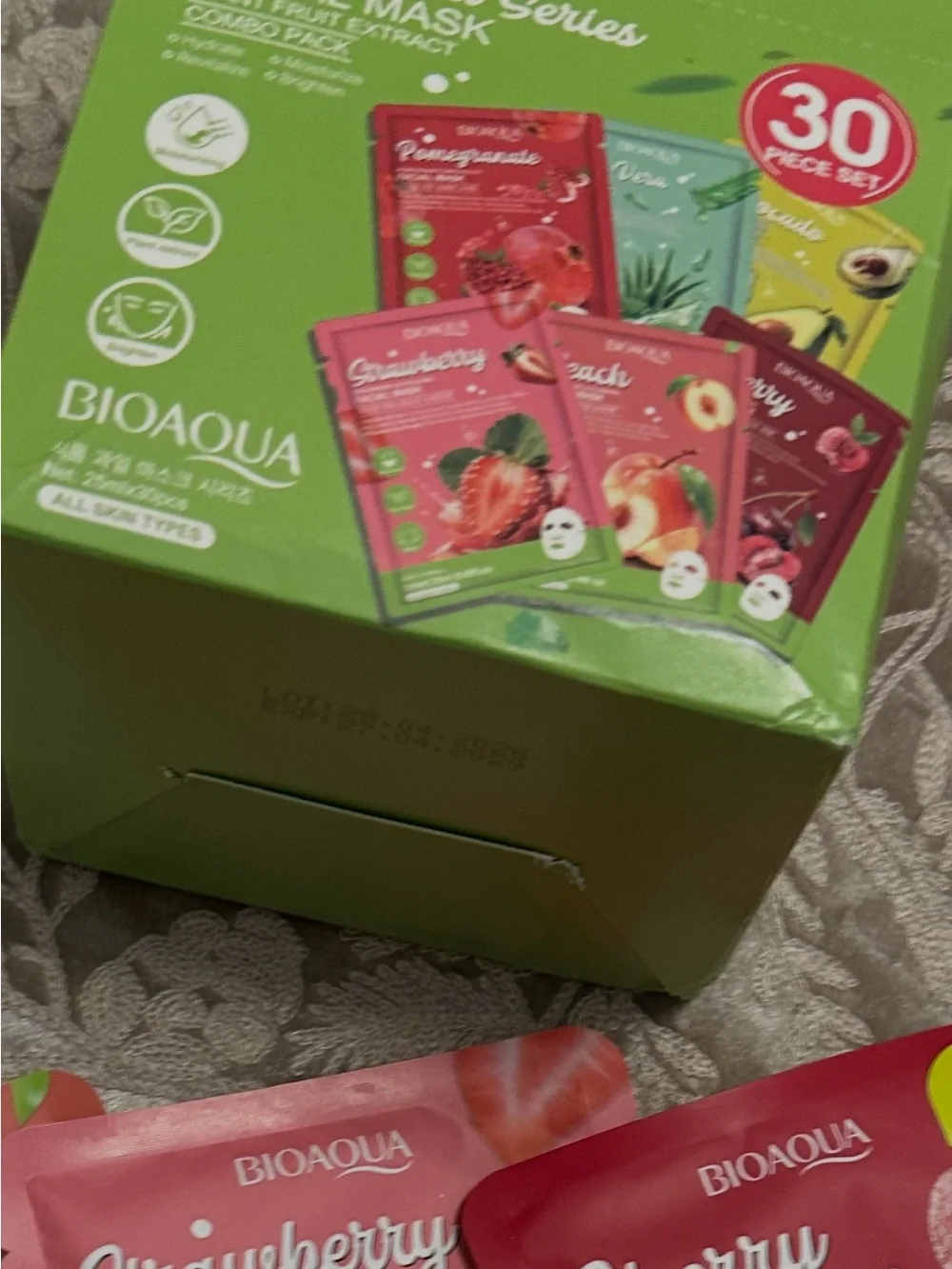 Aqua Women’s Skincare Mask Pack — Green Box with Pink Sachets